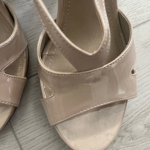 Kenneth Cole Reaction Womens Beige Patent Slingback Heels Shoes Size 8 - Picture 11 of 12